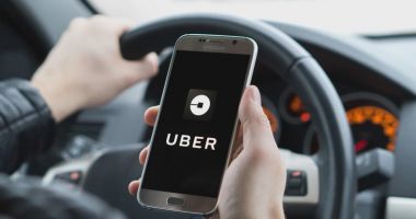 Acțiunile Uber scad puternic în prima zi de tranzacționare la bursă