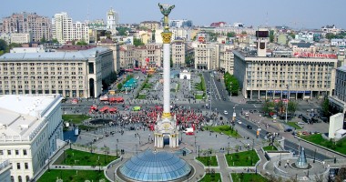 Stire din Actualitate : Ucraina spune "pas" Uniunii Europene. Să-și fi băgat coada Moscova?