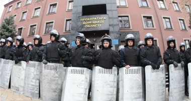 Stire din Actualitate : Ucraina / Forțele speciale au lansat operațiuni împotriva militanților proruși