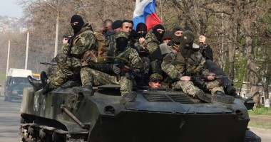 Stire din Actualitate : Ucraina / Mii de locuitori din Donețk părăsesc orașul de teama unui atac