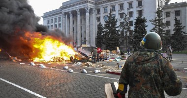 Stire din Actualitate : CONFLICTE ÎN UCRAINA: Numeroase explozii la Slaviansk, după referendumul asupra independenței