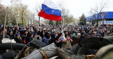 Stire din Actualitate : Mii de oameni manifestează la Harkov și Mariupol împotriva "invaziei ruse"