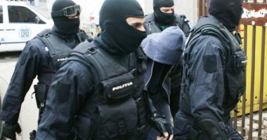 Stire din Eveniment : Ucraineanul care şi-a ucis partenera şi s-a aruncat sub metrou, la București, a fost arestat preventiv