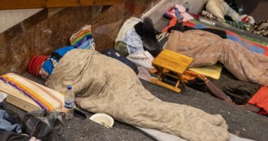Stire din Actualitate : Mii de ucraineni s-au cazat în staţiile de metrou din Harkov