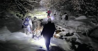 Stire din Actualitate : Ucraineni care au trecut graniţa prin munţi, recuperaţi. "Aveau lacrimi în ochi și ne-au îmbrățișat că au scăpat”
