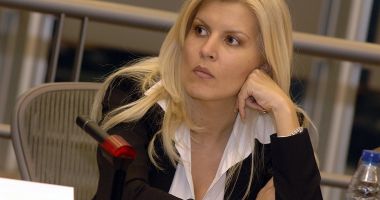 Stire din Politică-Administrație : Elena Udrea susține că nu are de gând să plece din România