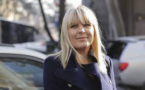 Stire din Politică-Administrație : Elena Udrea a fost adusă în țară, în această după-amiază