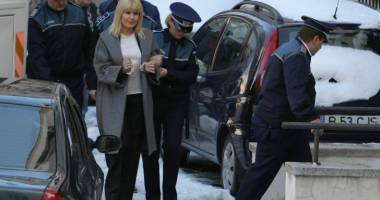 Stire din Politică-Administrație : Elena Udrea, vizitată în arest de mama ei