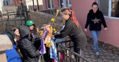 GALERIE FOTO. Elevii școlii comunitare din Tuzla au vestit sosirea primăverii - 5