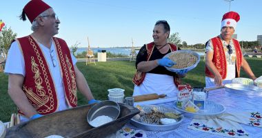 Valorile identitare ale comunităţii turce din Dobrogea, readuse în atenție la Festivalul Sarayliei de la Techirghiol - 2