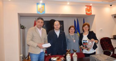 Stire din Politică-Administrație : Director al unei școli din Istanbul, în vizită la UDTR