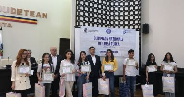 Stire din Cultură-Educație : Elevii care au luat premii la Olimpiada Turcă, recompensați de UDTR