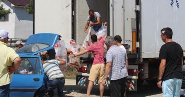 Stire din Politică-Administrație : UDTR a împărțit pachete cu carne familiilor nevoiașe de etnici turci