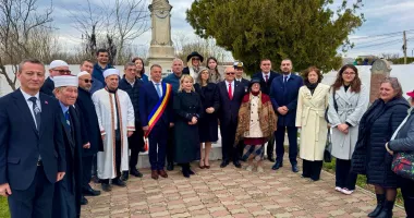 Stire din Actualitate : UDTTMR a depus coroane de flori în memoria eroilor turci la Brăila
