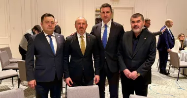 Stire din Actualitate : Iftarul organizat de Muftiatul Cultului Musulman din România a reunit reprezentanți ai comunității musulmane și ai societății românești