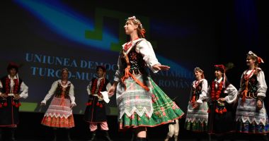 Prefectul Județului Constanța, la Festivalul UDTTMR:„O mie de tratate diplomatice sau economice nu reușesc să creeze punți de comunicare între oameni așa cum o fac muzica și dansul” - 7