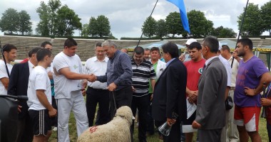 Stire din Politică-Administrație : Cine sunt câștigătorii turneului internațional de lupte tătărești organizat de UDTTMR