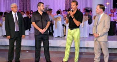 Stire din Politică-Administrație : Cum s-au distrat musulmanii în prima zi de Ramazan Bayram și ce invitați speciali au avut
