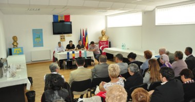 Stire din Politică-Administrație : Moment comemorativ la ședința UDTTMR
