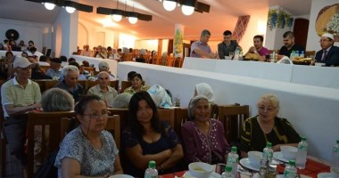 Stire din Politică-Administrație : Galerie FOTO. UDTTMR a organizat cina de iftar specifică postului din Luna Ramazan