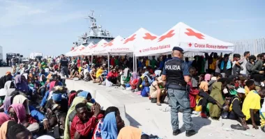 Stire din Actualitate : UE: Undă verde pentru crearea de centre în străinătate unde să fie trimiși migranții ilegali