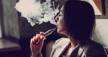Stire din Social : UE pregăteşte schimbări pentru fumători! Iată care vor fi spaţiile deschise unde fumatul şi vapatul vor fi interzise