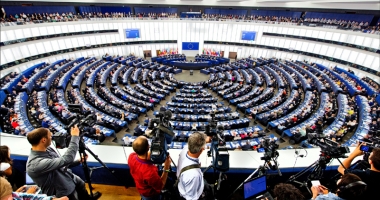 Stire din Economie : UE are ținte ambițioase privind eficiența energetică și energia regenerabilă