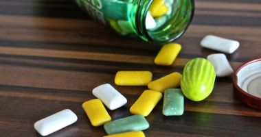 Stire din Economie : UE va interzice utilizarea dioxidului de titan (E 171) ca aditiv alimentar, începând din 2022