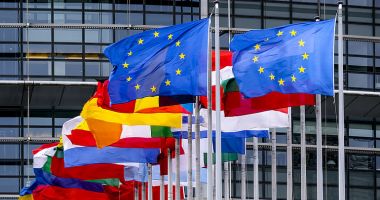Stire din Economie : UE va introduce taxa de carbon