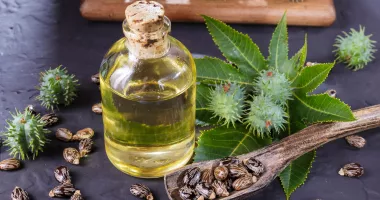 Stire din Sănătate : Uleiul de ricin, secretul vostru pentru hidratare, regenerare și vitalitate