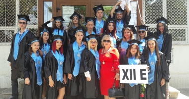 Galerie foto. Ultimul clopoțel pentru elevii claselor a XII-a la Colegiul Economic Mangalia