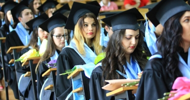 Stire din Cultură-Educație : Ultimul curs festiv la Universitatea "Andrei Șaguna"