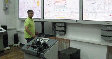 Stire din Economie : Absolvenții Facultății de Electronică vor primi brevetul de ofițer