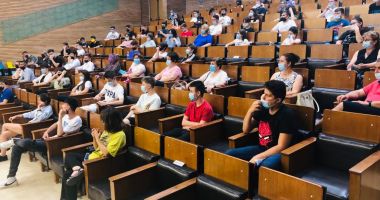 Spectacol de teatru găzduit de Universitatea Maritimă Constanța și oferit viitorilor candidați la admitere! - 2