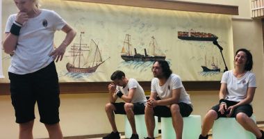 Spectacol de teatru găzduit de Universitatea Maritimă Constanța și oferit viitorilor candidați la admitere! - 4