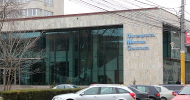 Stire din Cultură-Educație : Caravana UMC, la Liceul "Madgearu"