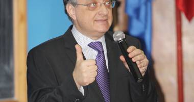 Stire din Cultură-Educație : Alegeri fără surprize-surprize la UMC.  Al treilea mandat pentru Cornel Panait