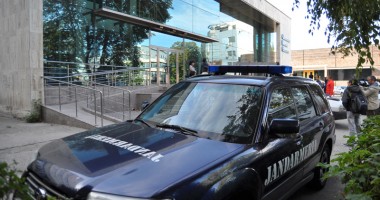 Stire din Eveniment : Galerie Foto / DGA A LUAT LA PURICAT UMC. Profesori și studenți, acuzați de corupție. Cum se promovau examenele contra-cost