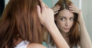 Stire din Sănătate : Foliculita poate provoca, uneori, umflături la nivelul scalpului