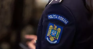 Stire din Eveniment : Umilință șocantă filmată. Bărbat legat și batjocorit de mai mulți localnici