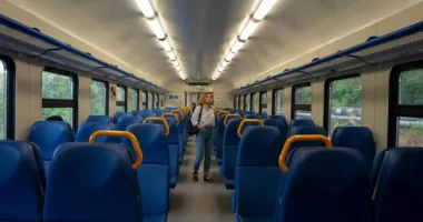 Un ardelean mănâncă în tren