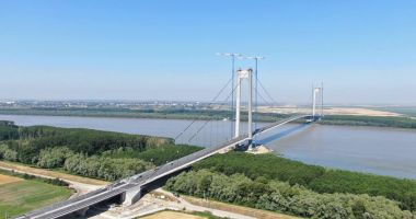 Stire din Economie : Un nou program de circulație pe podul suspendat peste Dunăre