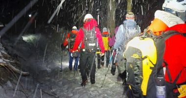 Stire din Eveniment : Un turist surprins de viscol pe munte a murit