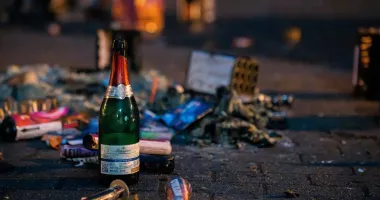 Stire din Actualitate : Un adolescent a rămas fără o mână, după ce o petardă a explodat în apropierea lui, în noaptea de Revelion
