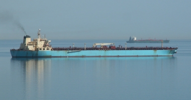 Stire din Economie : Un aframax a eșuat în Marea Chinei de Sud
