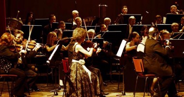 Stire din Cultură-Educație : Un american la pupitrul dirijoral al orchestrei Teatrului "Oleg Danovski"