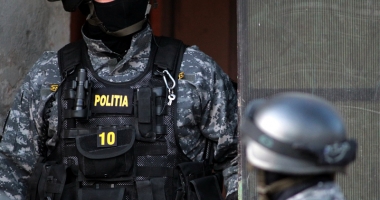 Stire din Eveniment : Un bărbat din Murfatlar a fost trezit de mascați. E acuzat de contrabandă