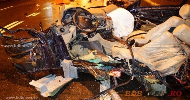 Stire din Eveniment : ATENȚIE, IMAGINI ȘOCANTE! BMW făcut PRAF la 160km/h. Galerie FOTO și VIDEO