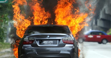 Un BMW s-a făcut scrum pe o stradă din Constanța