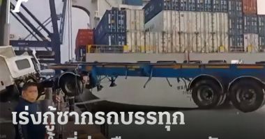 Un camion containerier s-a prăbușit în mare